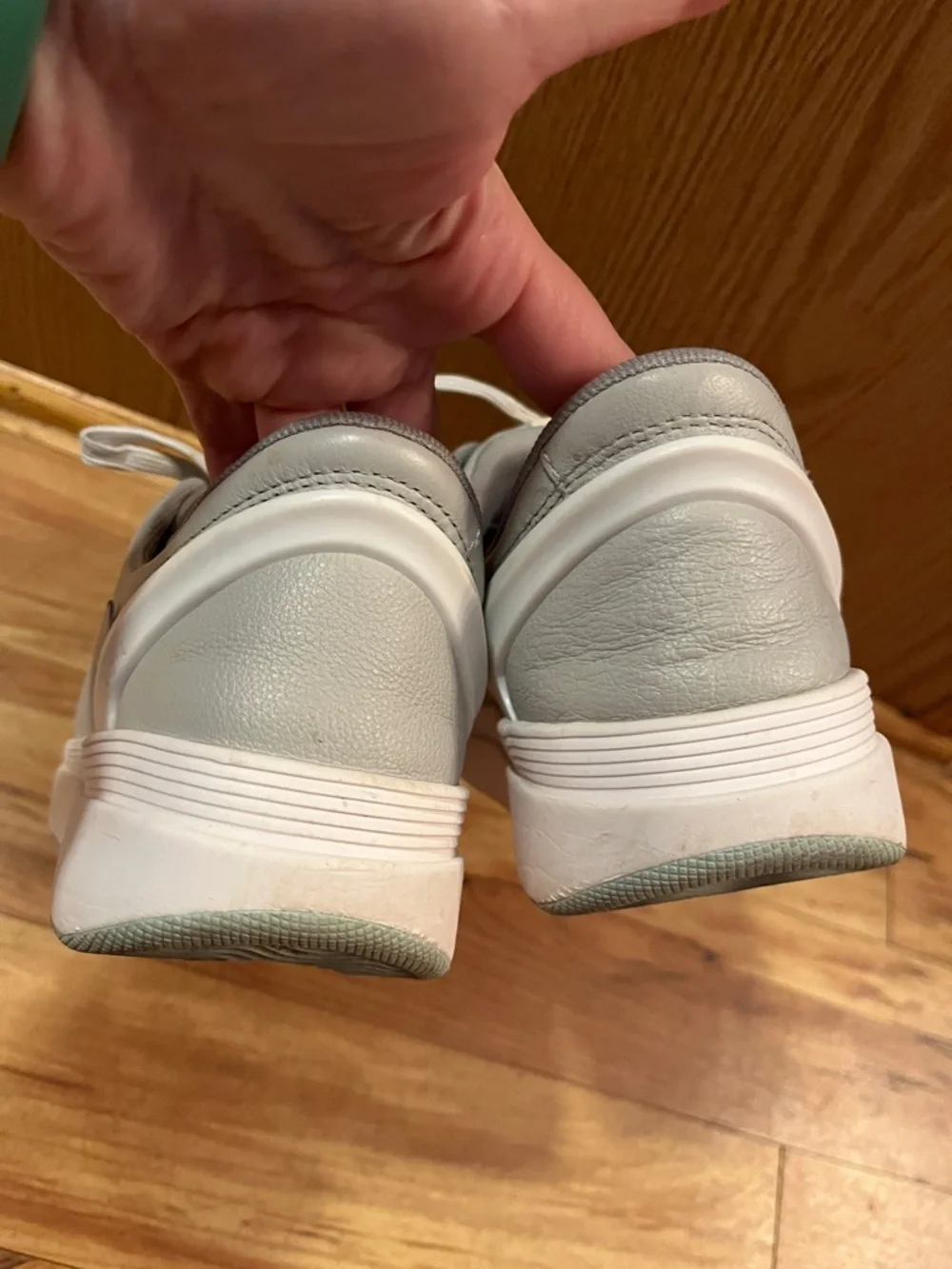 Kizik Sydney 8-1/2 gray leather sneaker lace up 8.5 hands free slip on shoes EUC